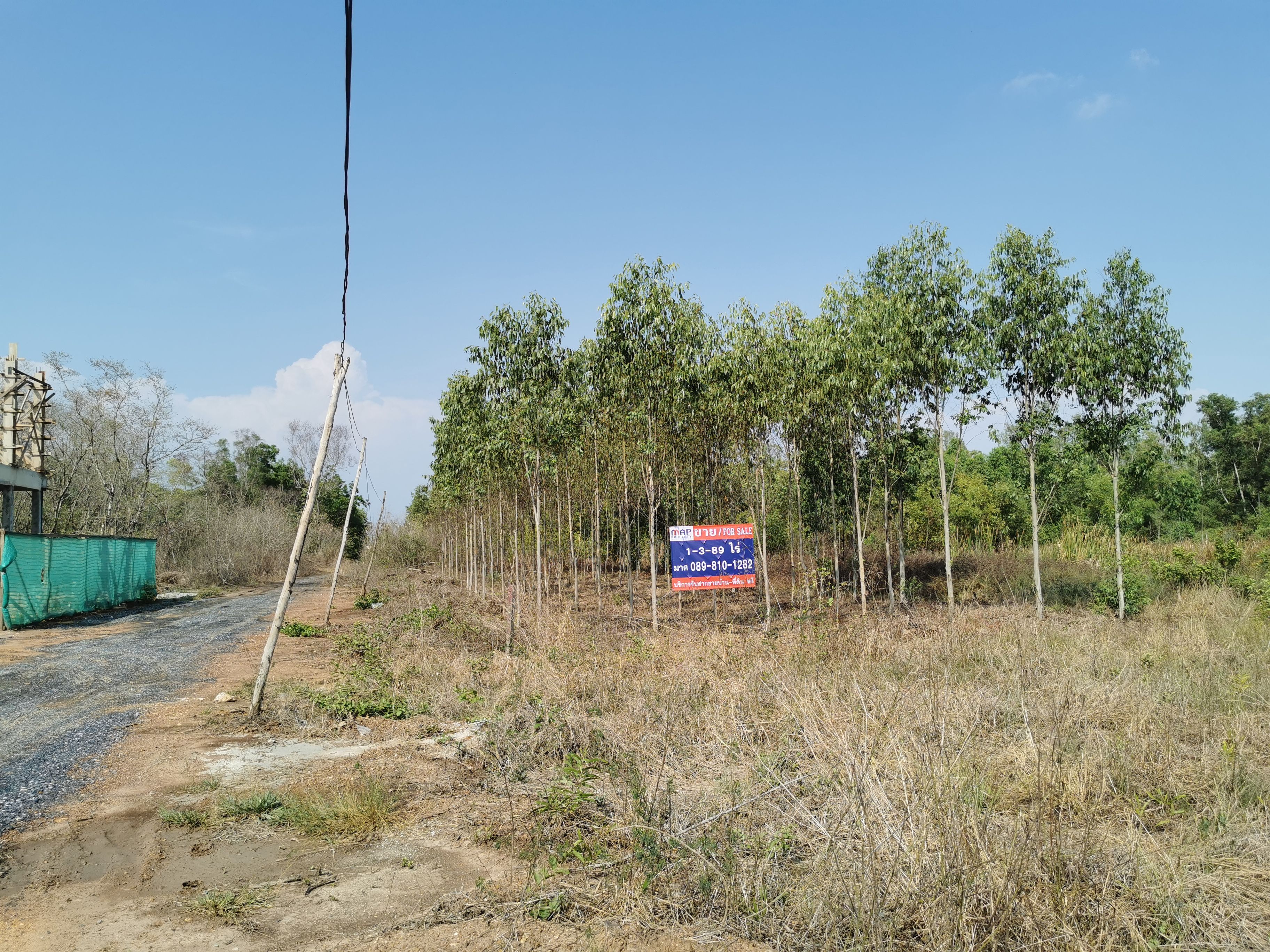 ที่ดินในโครงการสนามกอล์ฟพื้นที่ เป็นพื้นที่ eec ปิดถนนสายหลัก ใกล้มอเตอร์เวย์