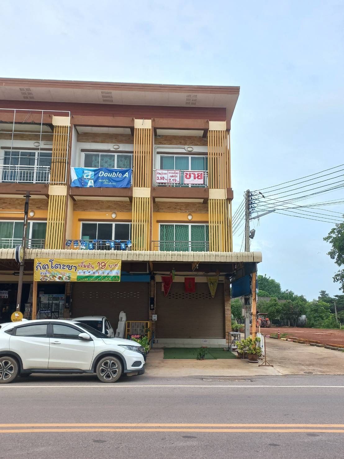 ขายอาคารพาณิชย์ 3 ชั้น ติดถนนแก้วพิจิตร หลังโรงเรียนมารีวิทยาปราจีนบุรี เยื้องตลาดคลองถม มี 2 ห้องนอน 2 ห้องน้ำ