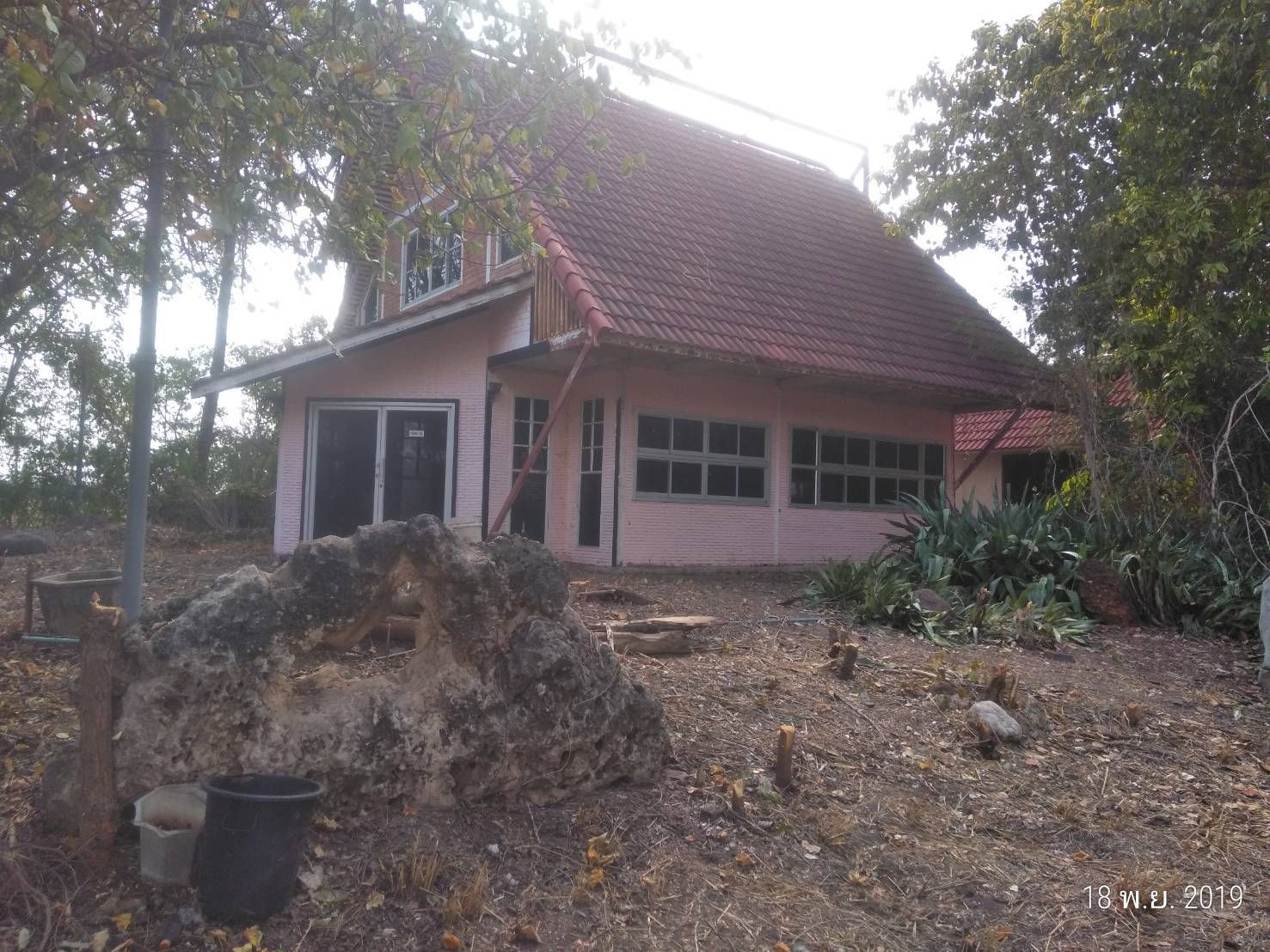 ขายที่ดินพร้อมบ้าน 2 หลัง ในทุ่งดินดำรีสอร์ท จ.สุพรรณบุรี 