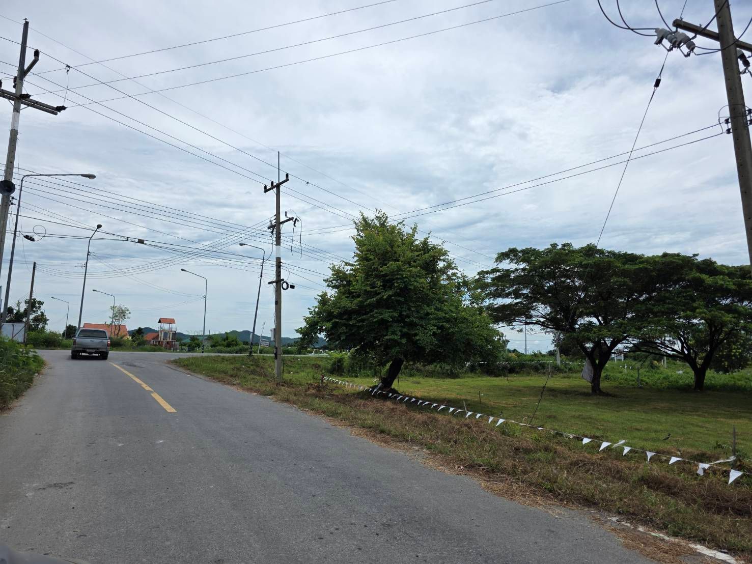 (สด-ผ่อน) ที่ดินโฉนด ติดถนนหลวง มีน้ำ ไฟ 1 ไร่  ทางเข้าอ่างเก็บน้ำ