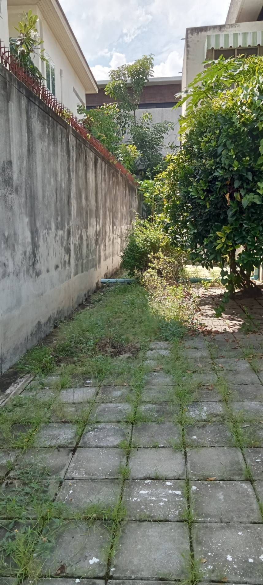 ขายที่ดินพร้อมบ้าน ใจกลางประชานิเวศ1 ทำเลสวย