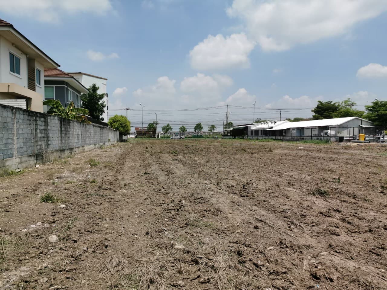 ที่ดินแปลงนี้ขายถูกที่สุด ในย่าน คลองสามวา กรุงเทพมหานคร 14-2-53.8 ไร่