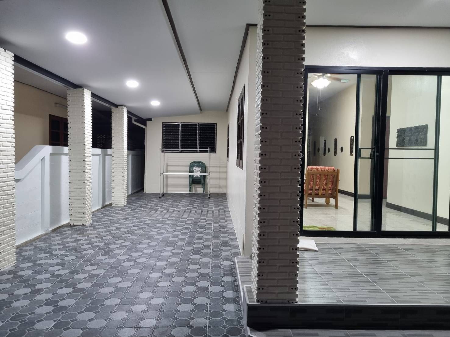 ขายบ้านเพชรบุรี บ้านสวย ทำเลทอง ล้อมรอบแหล่งอำนวยความสะดวกรอบด้าน ชะอำ 0-0-56