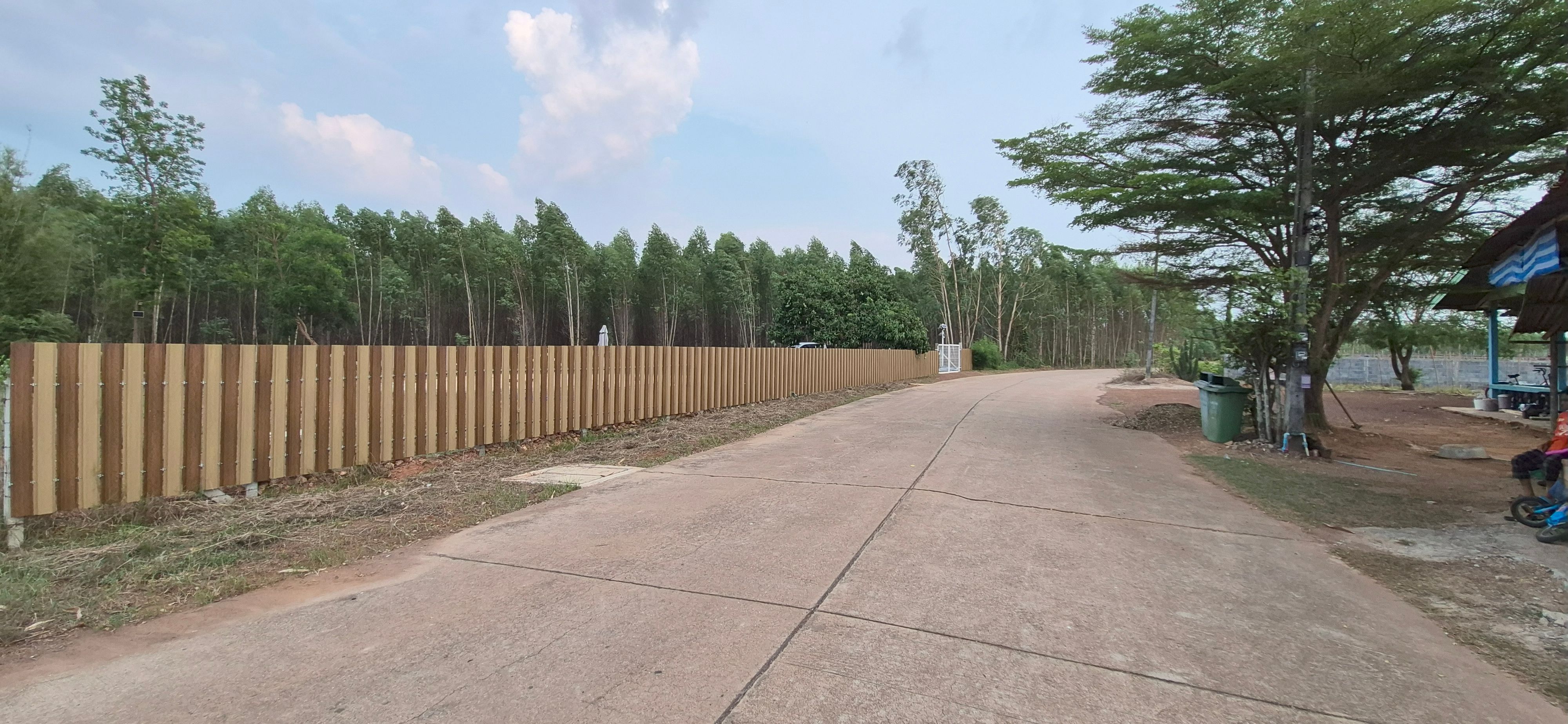 ขายที่ดิน ถมแล้ว ยกบ้านมาตั้งได้เลย!🌿ภายในร่มรื่น🌿🏝ทะเลวังคูก็แค่ปากซอย โฉนดครุฑแดง 1งาน90 ศรีมหาโพธิ ปราจีนบุรี ติดทางหลวงเทศบาล(ถนนกว้างมาก)