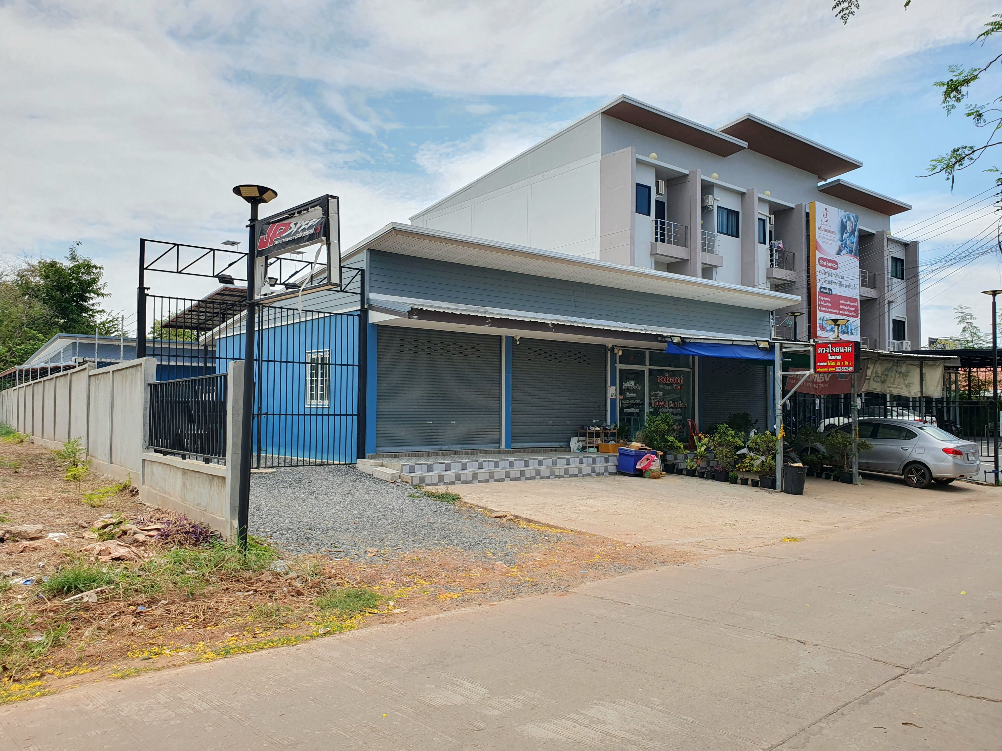 ขายที่ดินในเมืองขอนแก่นพร้อม บ้าน2ชั้น1หลัง ห้องเช่า4ห้อง โรงจอดรถ4คัน