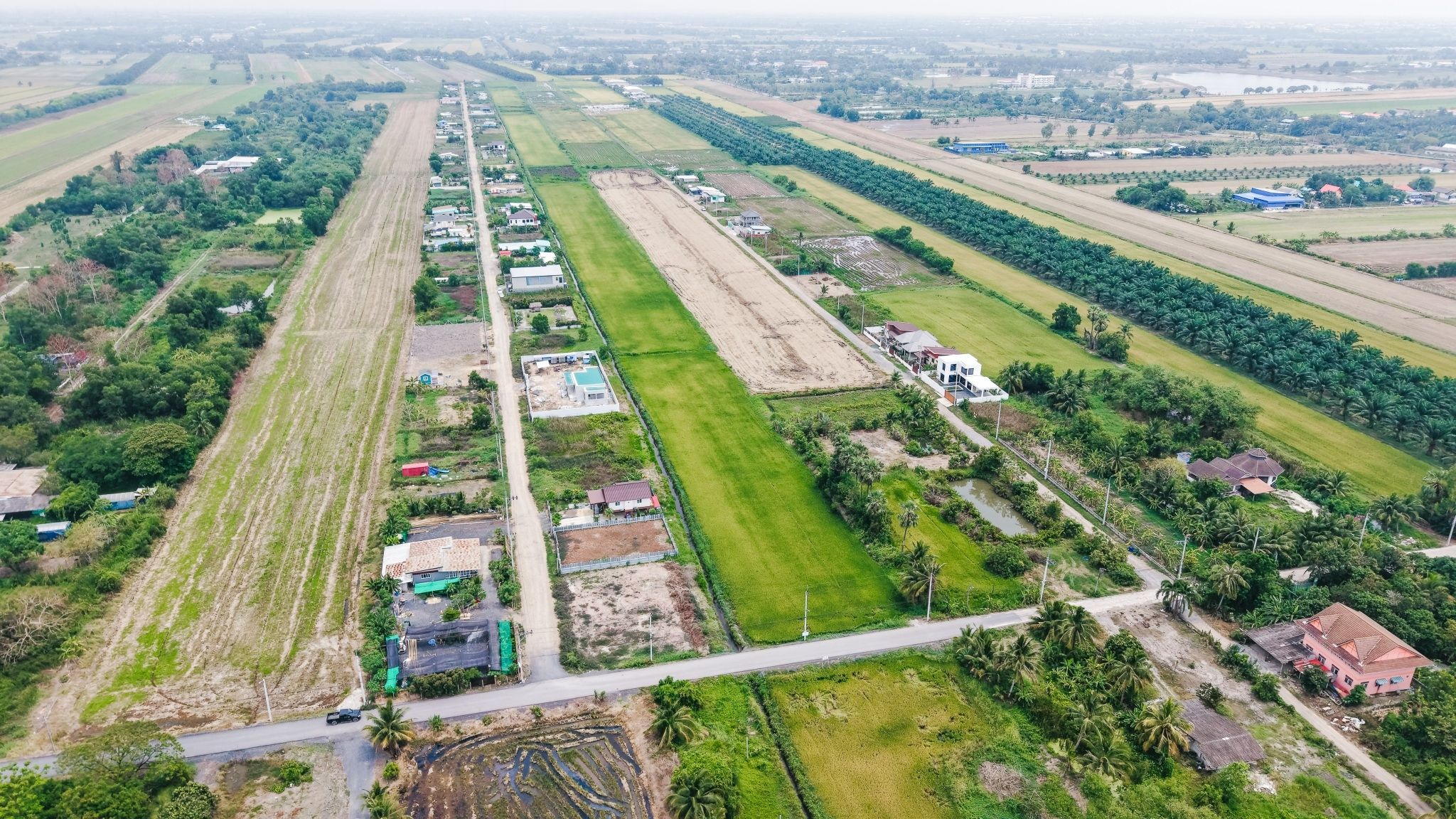 เนื้อที่ 50 ตร.ว. พร้อมถม ที่สวยติดถนนซอย น้ำ-ไฟ พร้อม การเดินทางสะดวก
