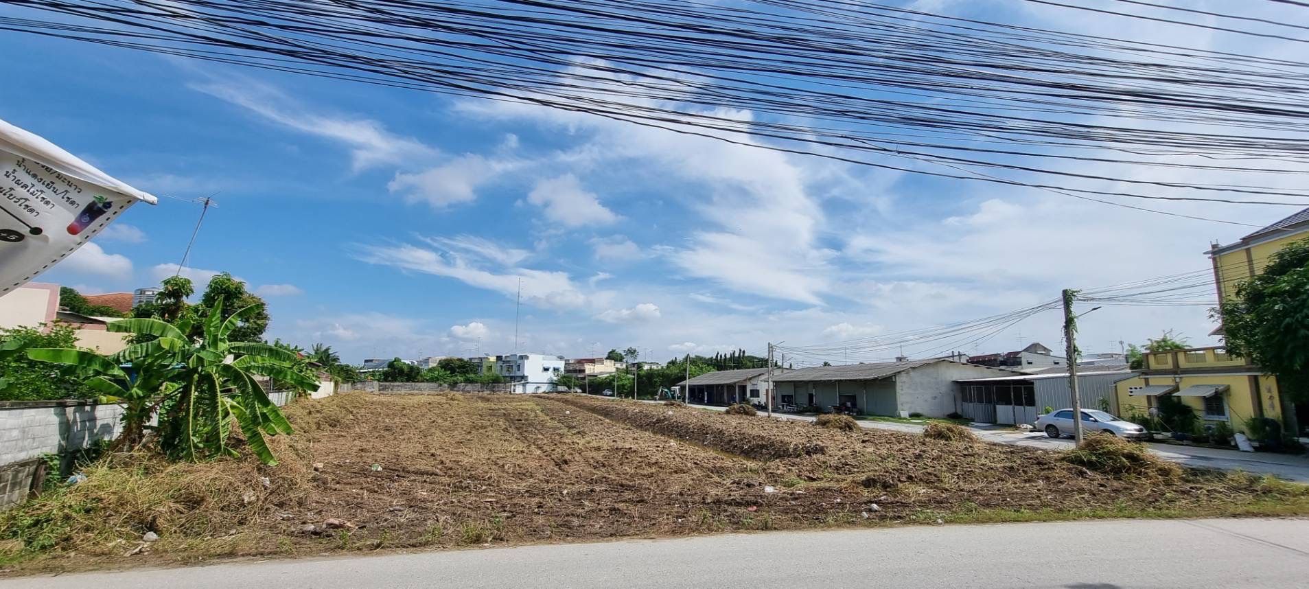 ขายที่ดิน ใกล้ตัวเมืองนครปฐม ติดถนน 2 ด้าน