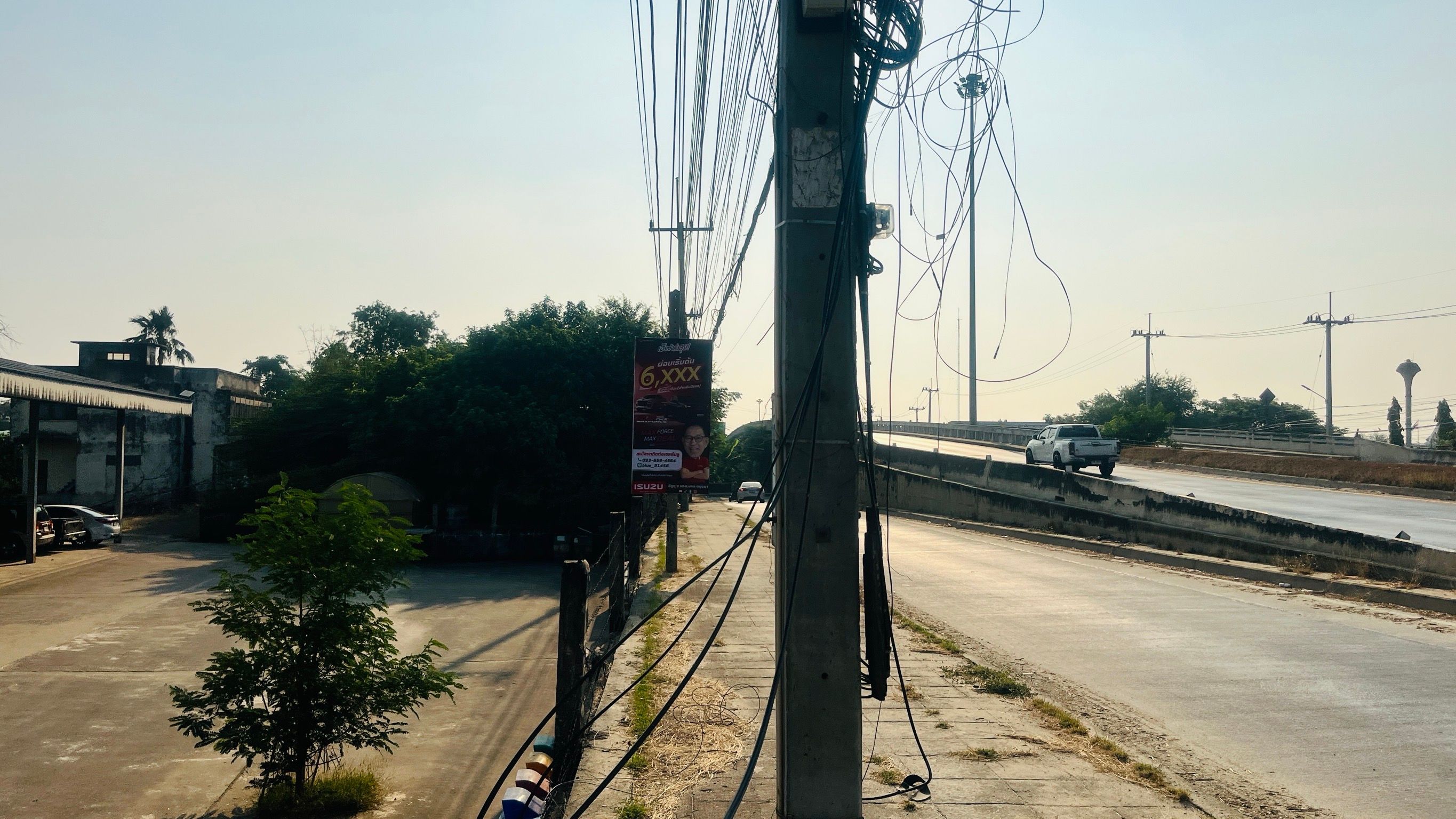 ที่ดินสวยติดถนน,ทำเลดี