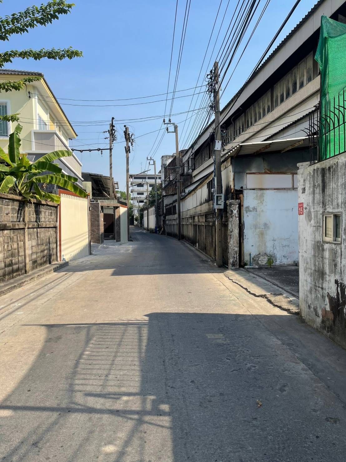 ขายโกดังกรุงเทพฯ โกดังพร้อมที่ดินเปล่าอีก 2 แปลงและออฟฟิศ ใกล้โรงพยาบาลบีจูร์ ราษฎร์บูรณะ กรุงเทพฯ 0-2-40.7