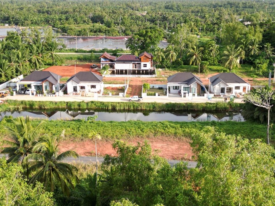 The River Residence "บ้านแห่งสายน้ำ คุณภาพชีวิต ณ คลองร้อยสาย สุราษฎร์ธานี" 85 ตร.ว