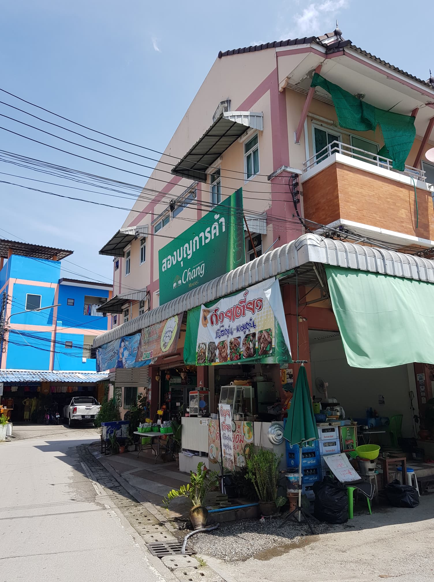 อาคารพาณิชย์ 3 ชั้นเชียงใหม่ จ.เชียงใหม่ อ.เมืองเชียงใหม่ 15.3 ตร.ว.