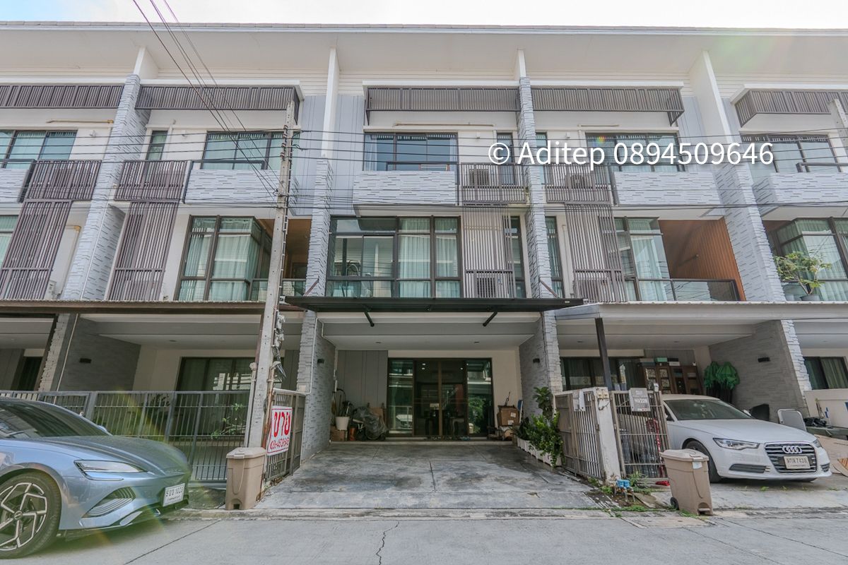 ขายทาวน์โฮม 3 ชั้น Plex Bangna ขนาด 27 ตรว. 3 ห้องนอน 4 ห้องน้ำ ติดถนนบางนา-ตราด กม.5 ตกแต่งต่อเติมพร้อมอยู่