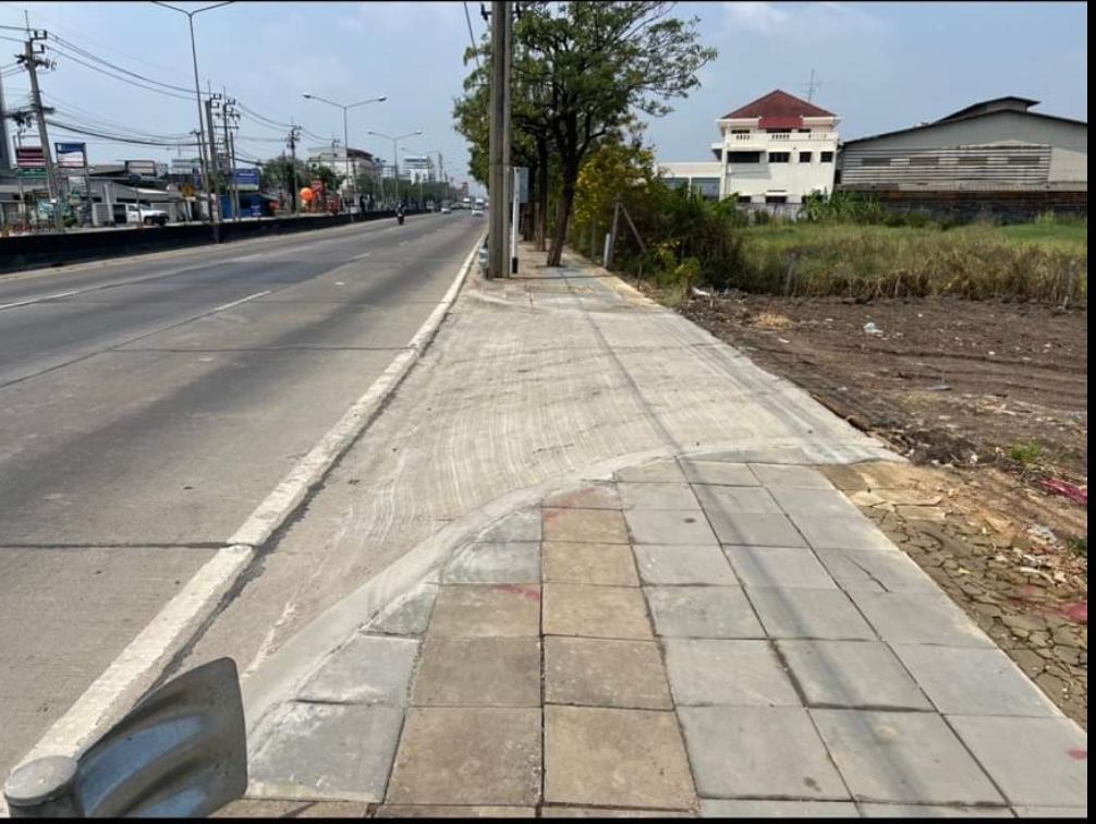 ที่ดินติดถนนร่มเกล้า ซอย 3/1 42-3-28 ไร่ สำหรับ บ้านจัดสรร โรงเรียน สถานีบริการน้ำมัน อาคารพาณิชย์ สำนักงาน ร้านอาหาร