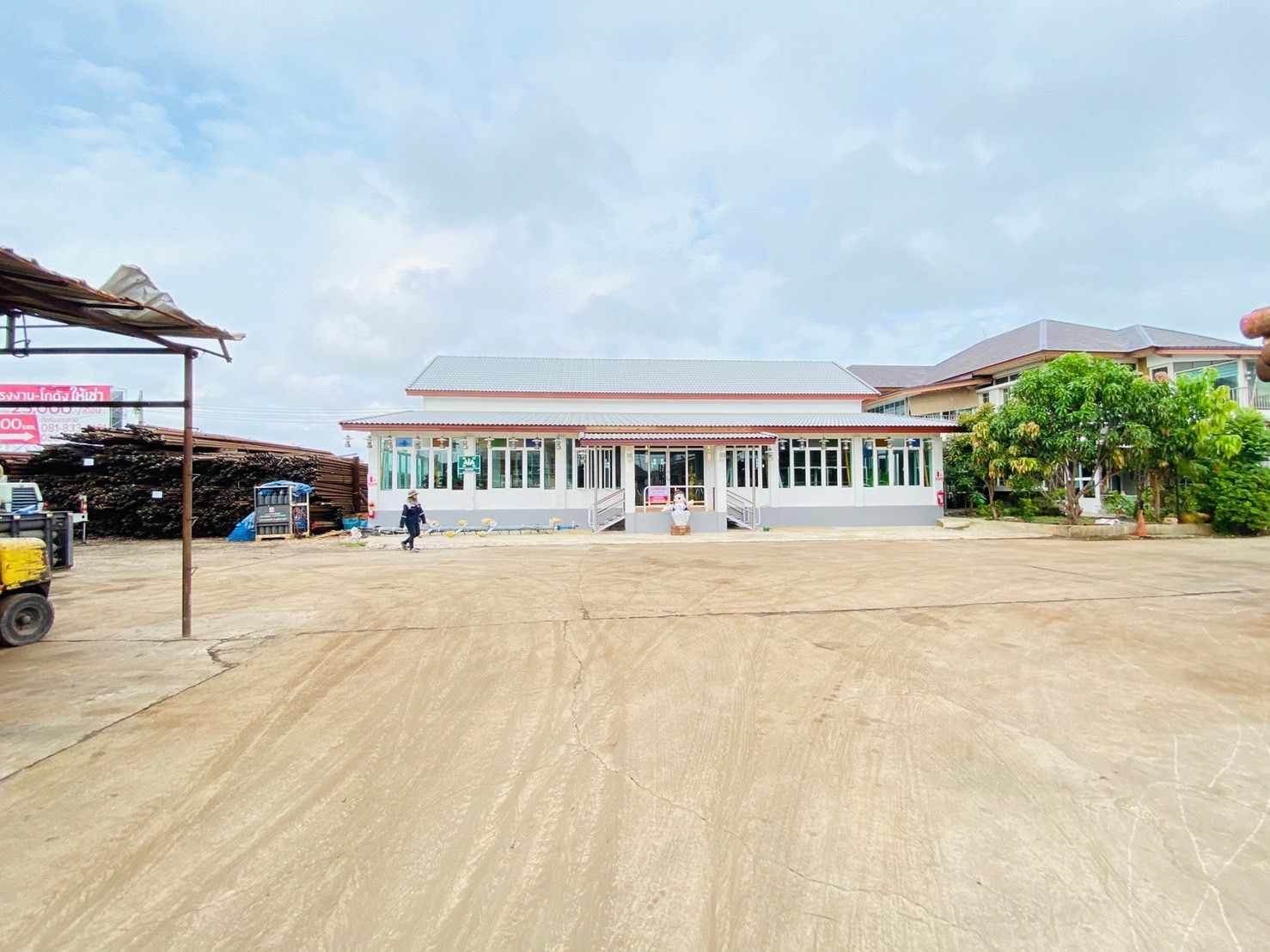 ขายบ้านสมุทรสาคร ทำเลดี พร้อมโกดัง ใกล้สนามแข่งรถบีเรซ ไทยแลนด์ แดร็กเวย์ เมืองสมุทรสาคร 20-0-0