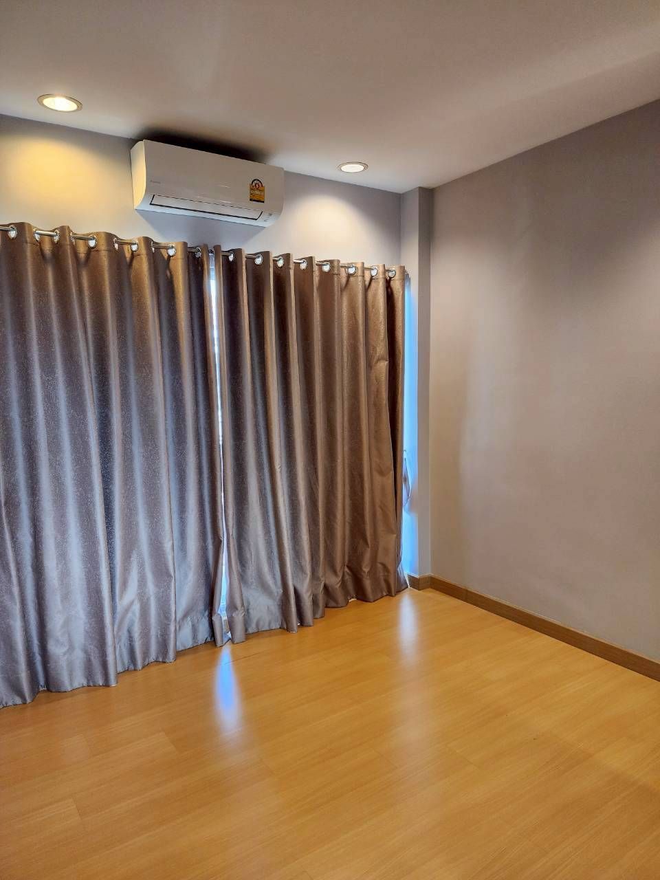 ทาวน์โฮม 3 ชั้น ใจกลางย่าน สาทร-ตากสิน ใกล้ bts วุฒากาศ