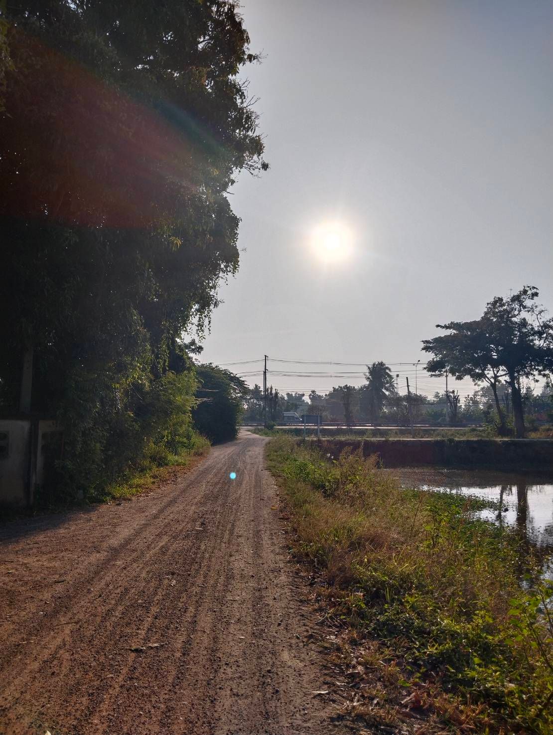 ขายที่ดินแปลงสวยติดน้ำ ติดถนนเพชรเกษม การคมนาคมสะดวก ต.ถ้ำรงค์ อ.บ้านลาด จ.เพชรบุรี