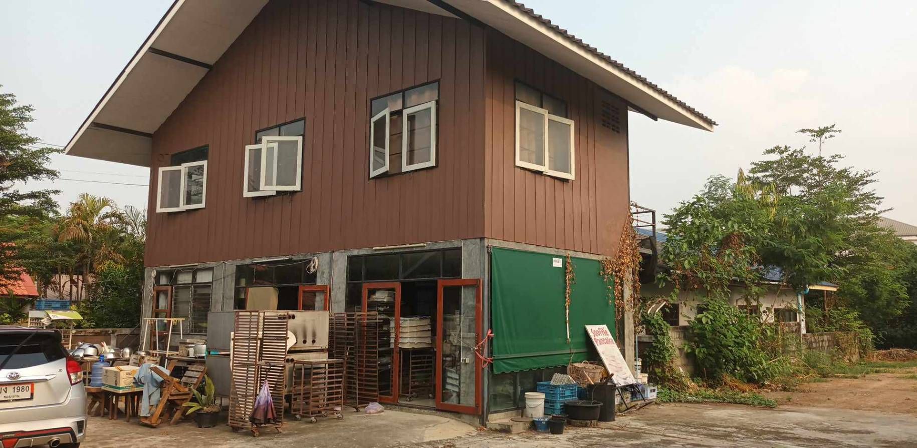 ขายบ้านสกลนคร อำเภอเมือง บ้านพร้อมที่ดินทำเลดี ติดถนนสาธารณะ เหมาะต่อยอดลงทุนมาก 0-3-20 ไร่.