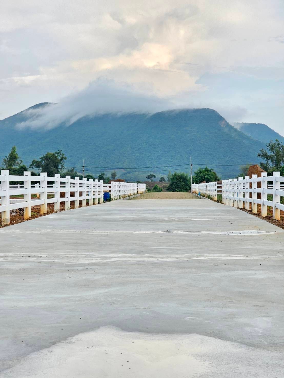 ที่ดินสวยวิวเขา & เขื่อนสวย  บรรยากาศดีใกล้ที่เที่ยว