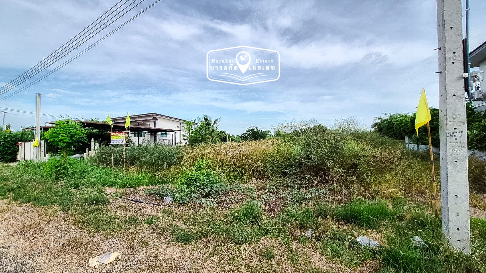 เนื้อที่ 100 ตร.ว. ที่สวยติดถนนซอย น้ำ ไฟ พร้อม การเดินทางสะดวก