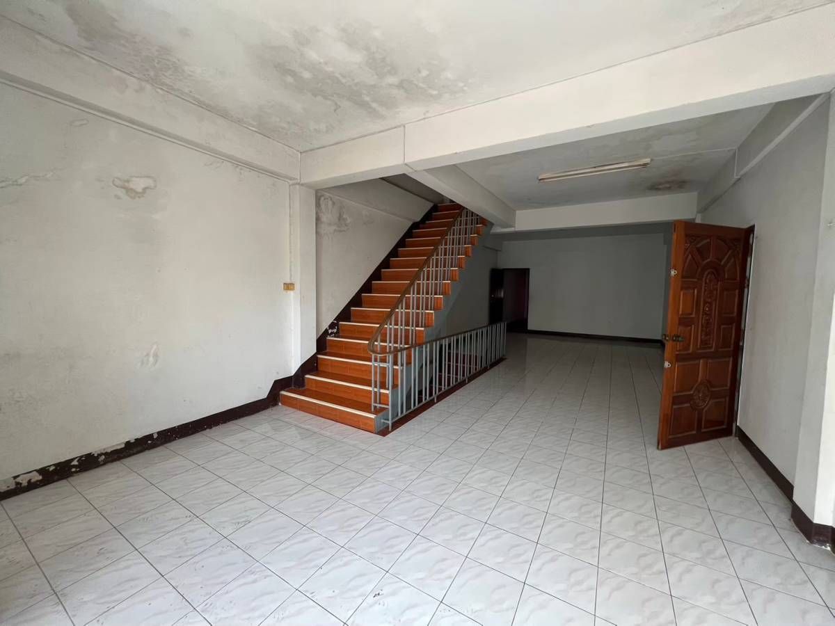 009-ขายอาคารหน้าราชภัฏอุดร 3.6ล้าน ต้นซอยกะเทย ใจกลางเมือง 