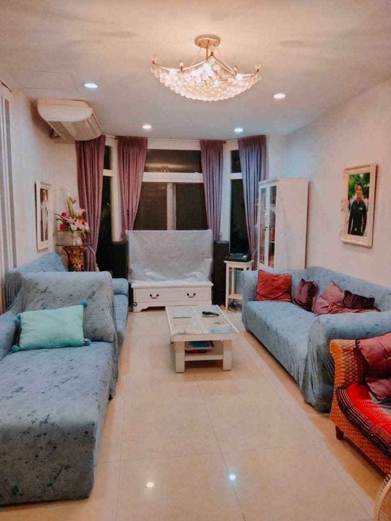 บ้านหลังงาม ค่อนข้างใหญ่สไตล์พักผ่อน ในสนามกอล์ฟธัญธานี  ประหยัดพลังงาน