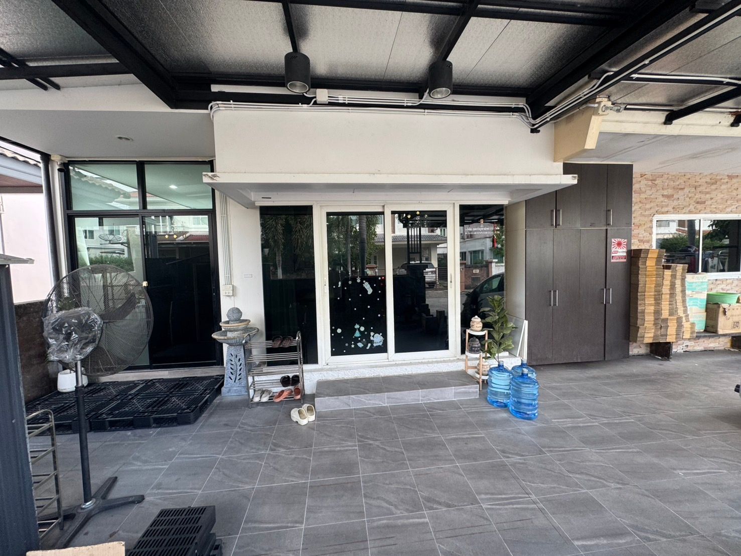 ขายบ้านเดียวโครงการ คาซ่าวิลล์สุขาภิบาล5. กทม. พื้นที่ 50.6 ตรว พื้นที่ใช้สอย 262 ตรม 3ห้องนอน 3 ห้องน้ำ 2 ที่จอดรถ ราคาถูกที่สุด