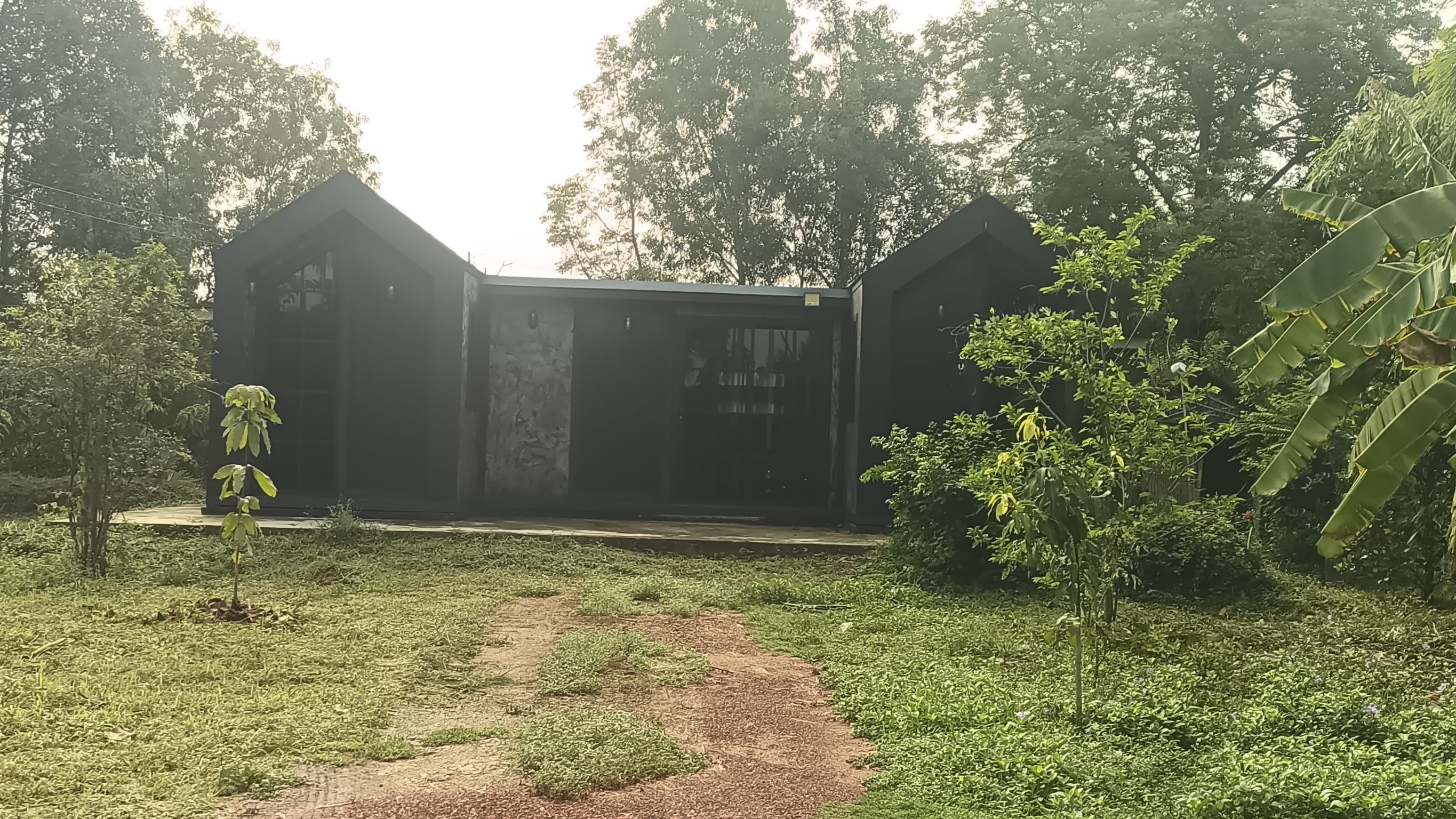 ขายที่ดินฉะเชิงเทรา คลองเขื่อน บ้านพร้อมที่ดิน ครุฑแดง ปลอดจำนอง บรรยากาศดี เดินทางสะดวก