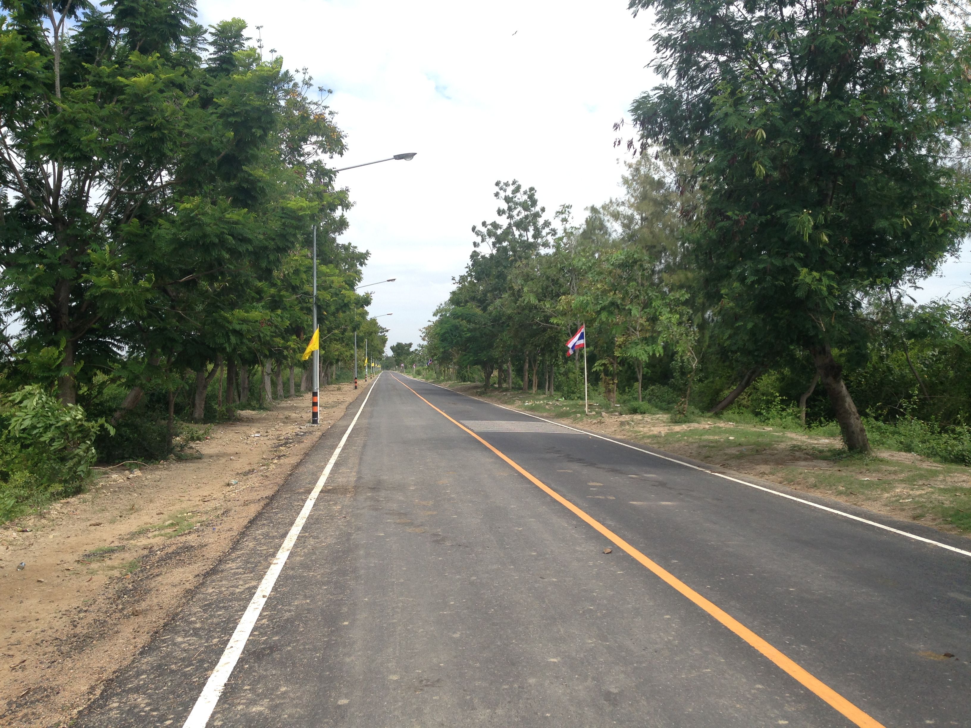 ขายที่ดิน 23 ไร่ หาดเจ้าสำราญ เหมาะจัดสรรและทำเกษตร จังหวัดเพชรบุรี.