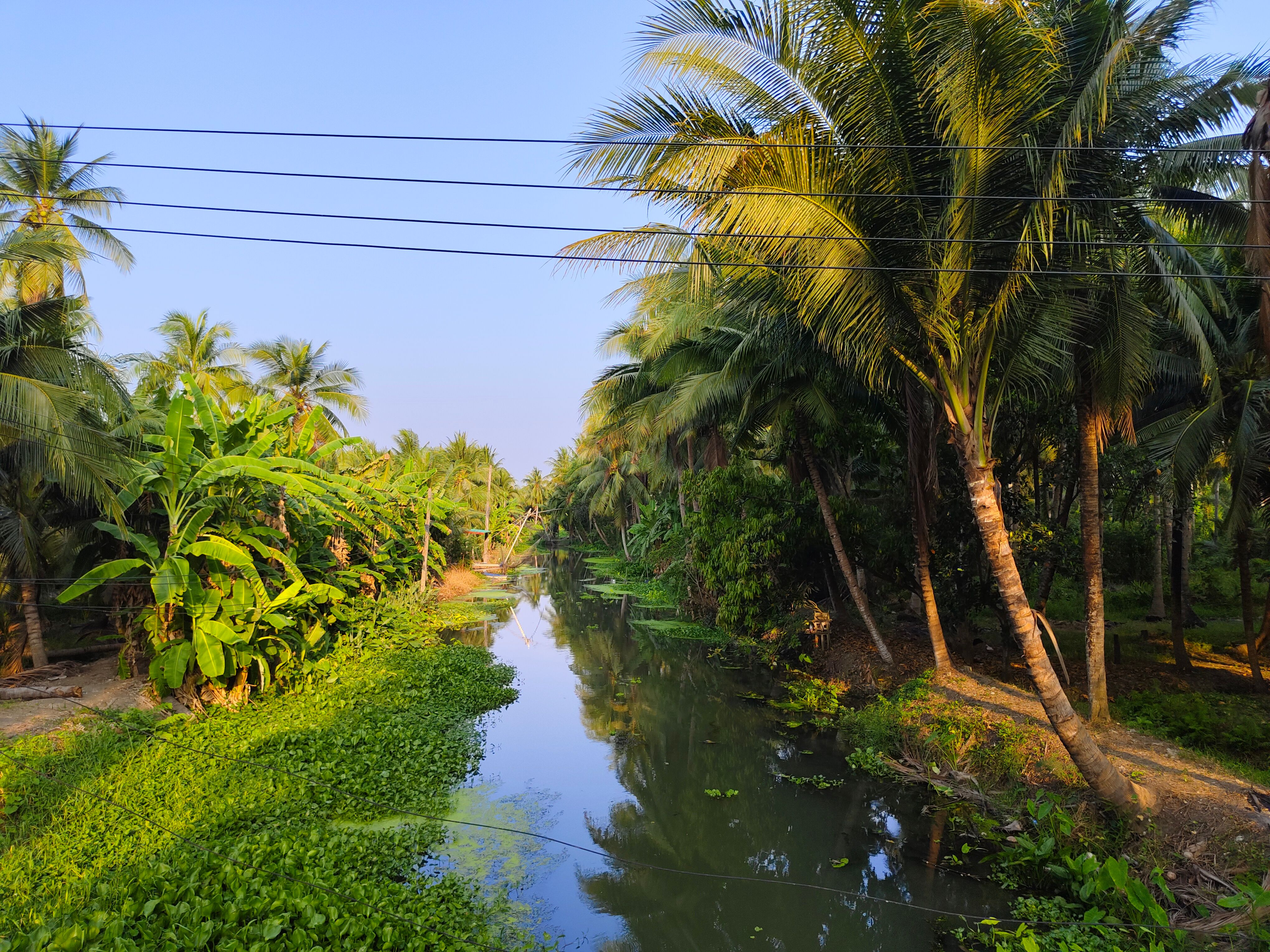 ที่ดินแปลงสวยริมน้ำด้านหน้าติดถนนด้านหลังติดคลอง