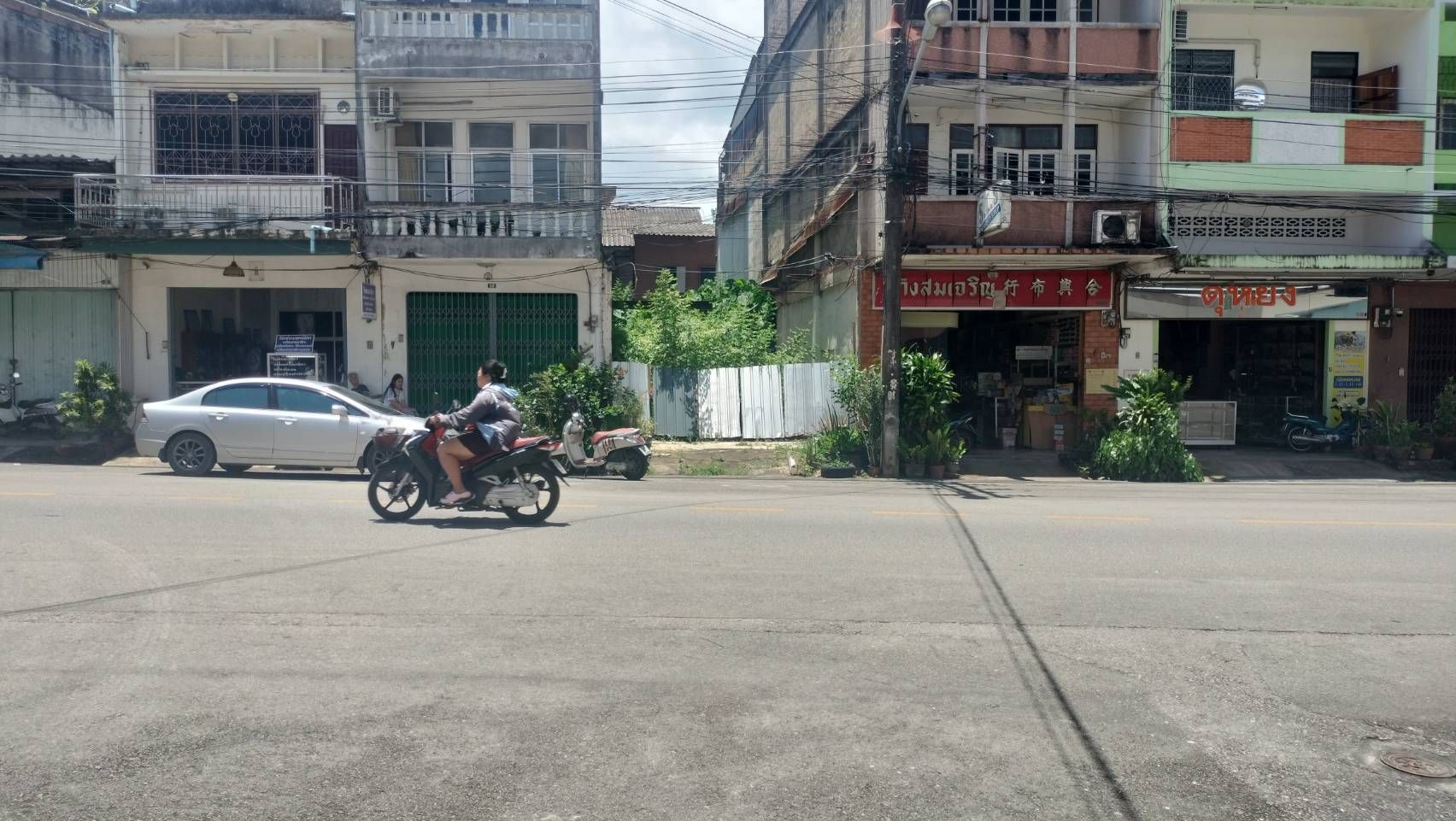 ขายที่ดินติดถนนไทรงาม(หน้ารพ.ราชดำเนิน)