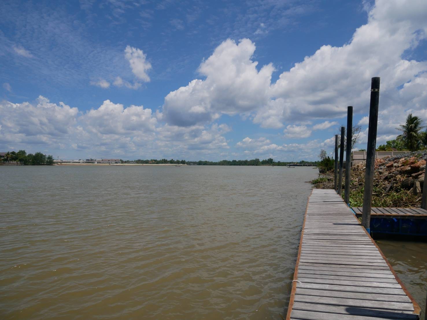 ที่ดินติดแม่น้ำ/ท่าเรือ/อู่จอดเรือ