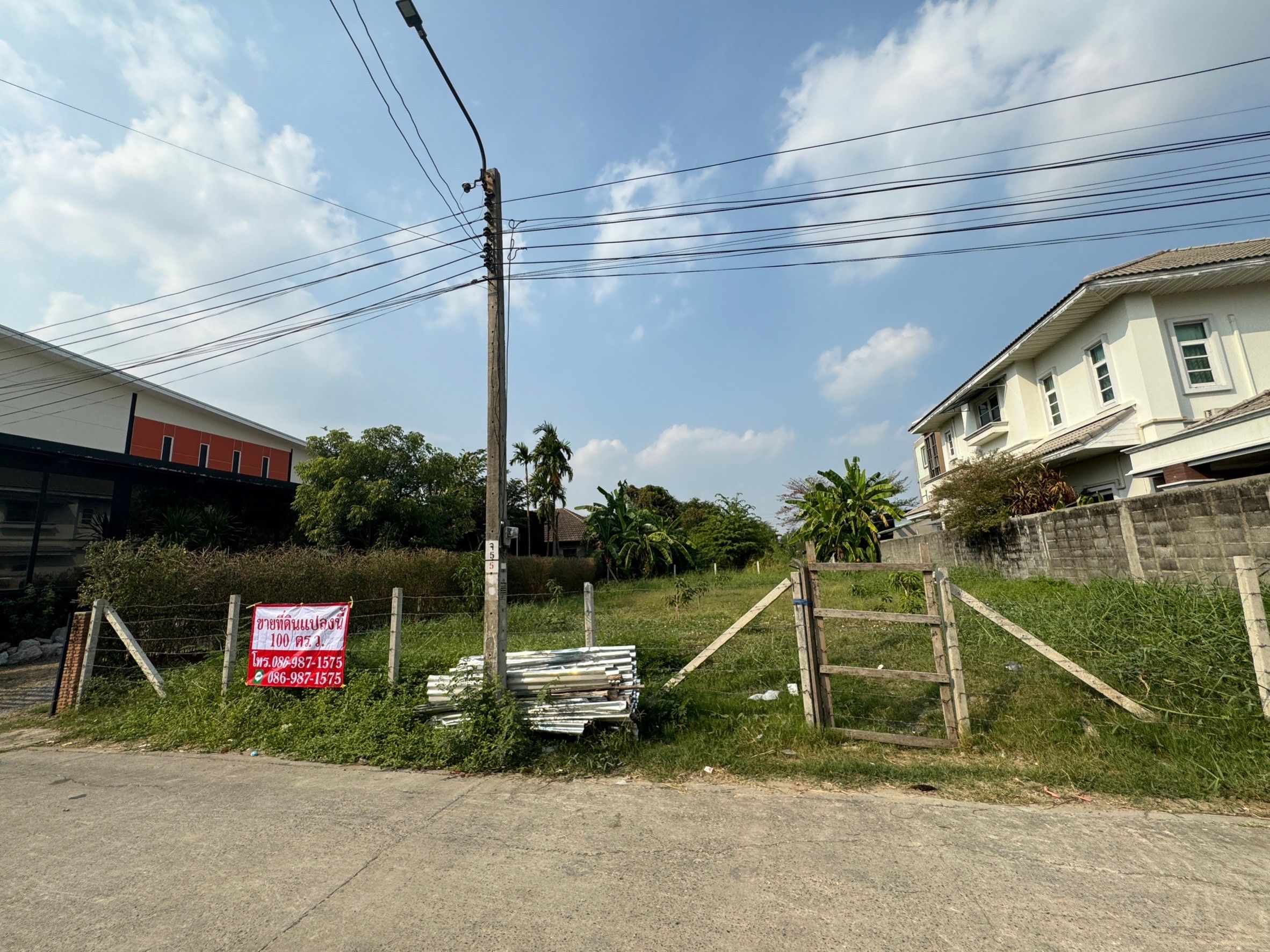 ขายที่ดินถมแล้วใกล้โซนโชคชัย 4 (นาคนิวาศ 37 แยก 2-6)