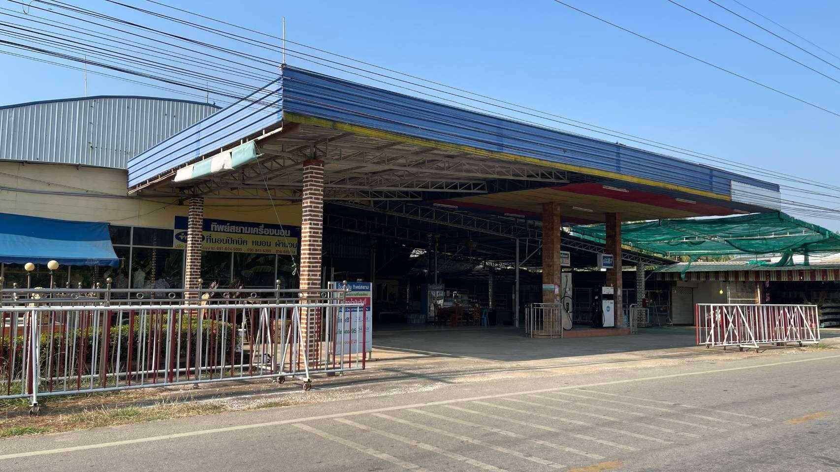 ขายที่ดินปั้มน้ำมันและโกดังกำแพงเพชร โกสัมพีนคร 1-3-14 ไร่.