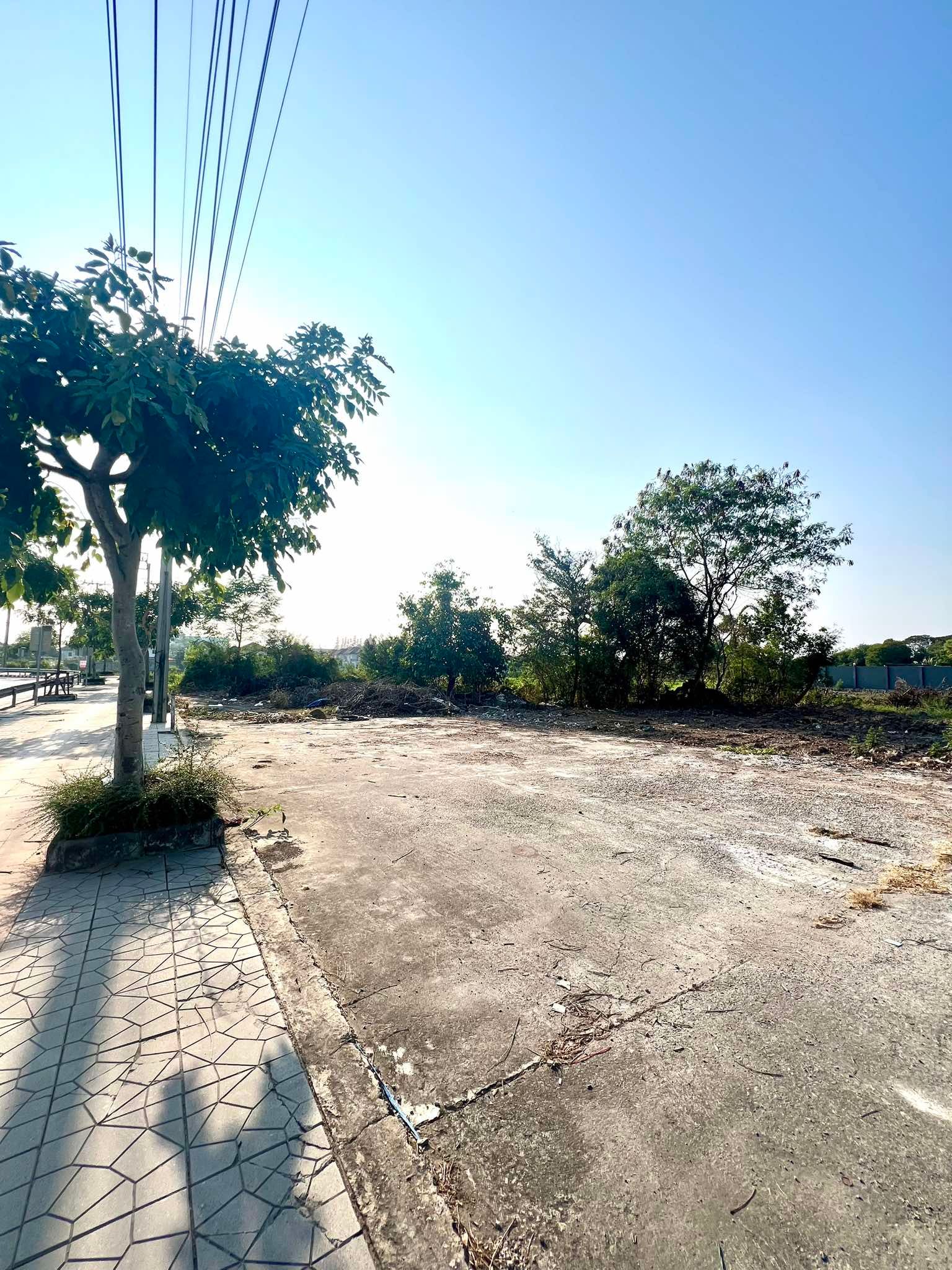 ขายที่ดินกรุงเทพฯ เขตมีนบุรี ที่ดินแปลงสวย ติดถนน ราฏษอุทิศ ซอย1/1 ติดถนน6เลน 