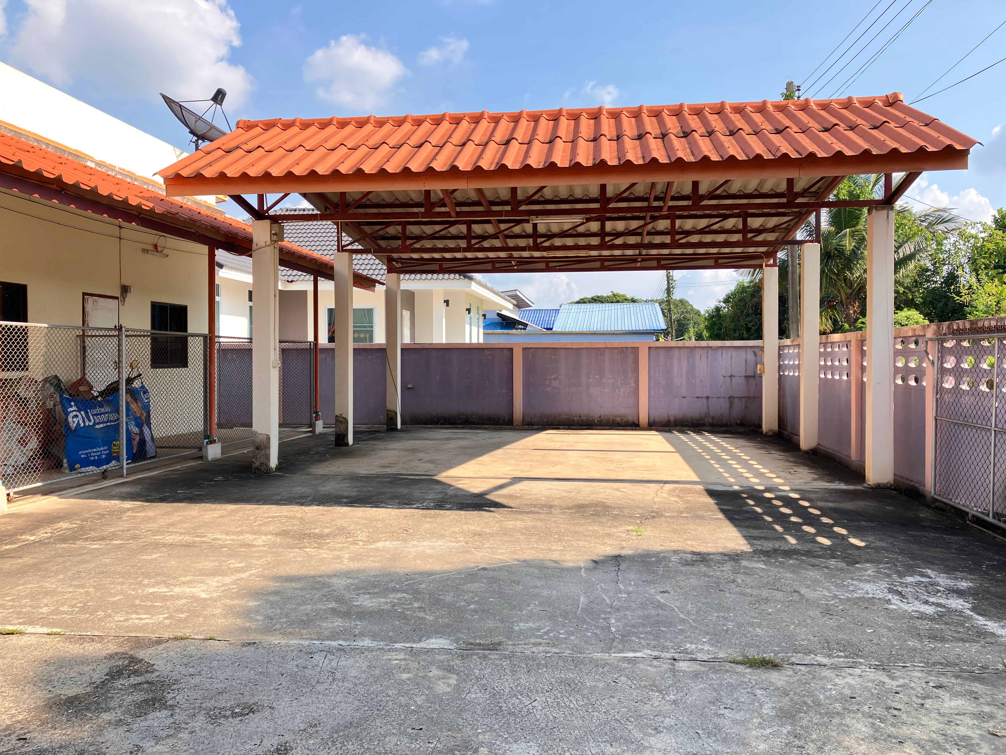 หอพักเพื่อการลงทุน บน ถนนซุปเปอร์ไฮเวย์ลำปางเชียงใหม่ ซอยศรีสง่า ตรงข้าม Global house ลำปาง