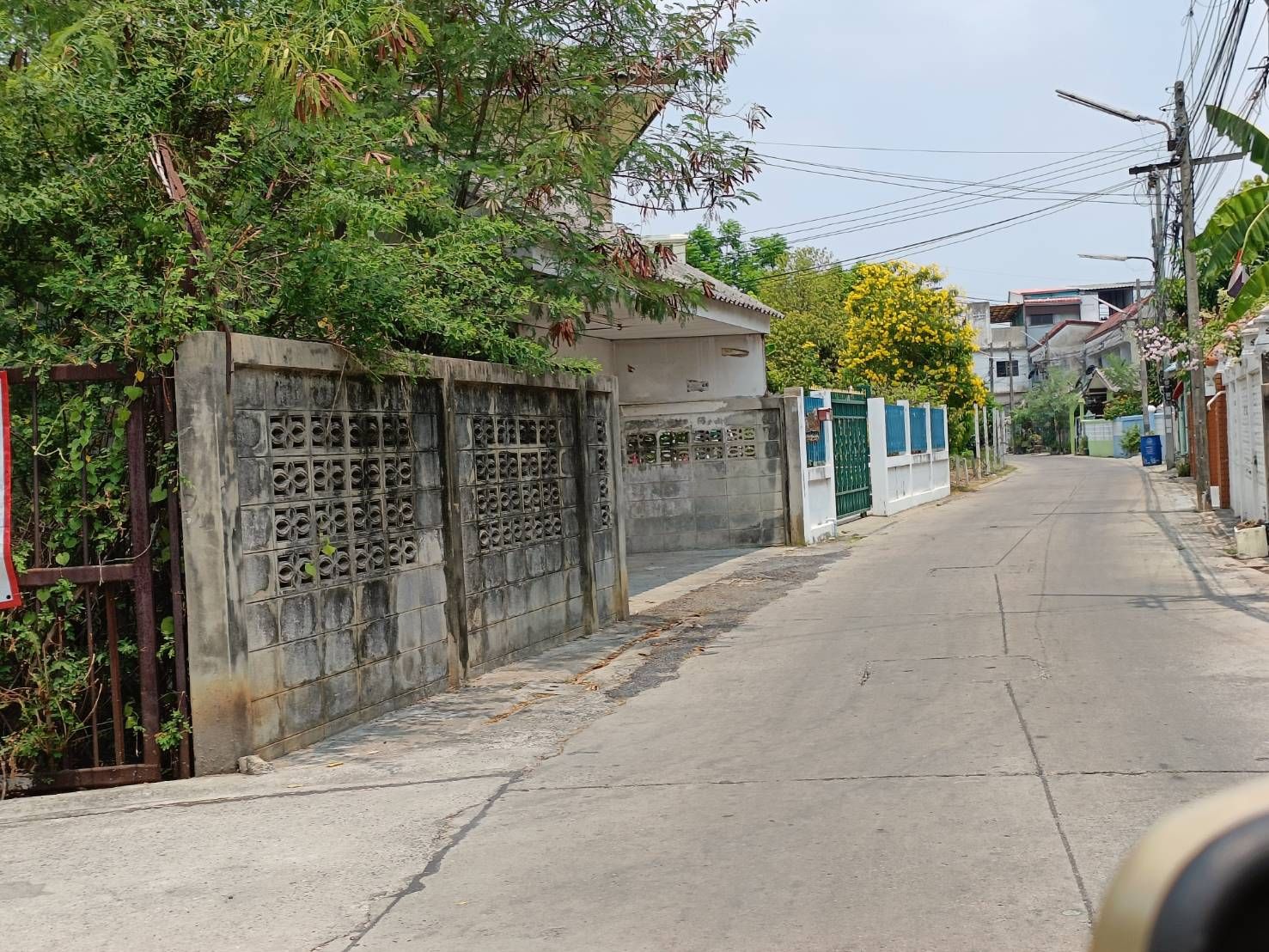 ขายที่ดินสระบุรี ที่ดินพร้อมสิ่งปลูกสร้าง ติด ซ.5 ถนนพหลโยธิน ใกล้ รร.เทศบาล 6 วัดเชิงเขา เมืองสระบุรี 0-1-77