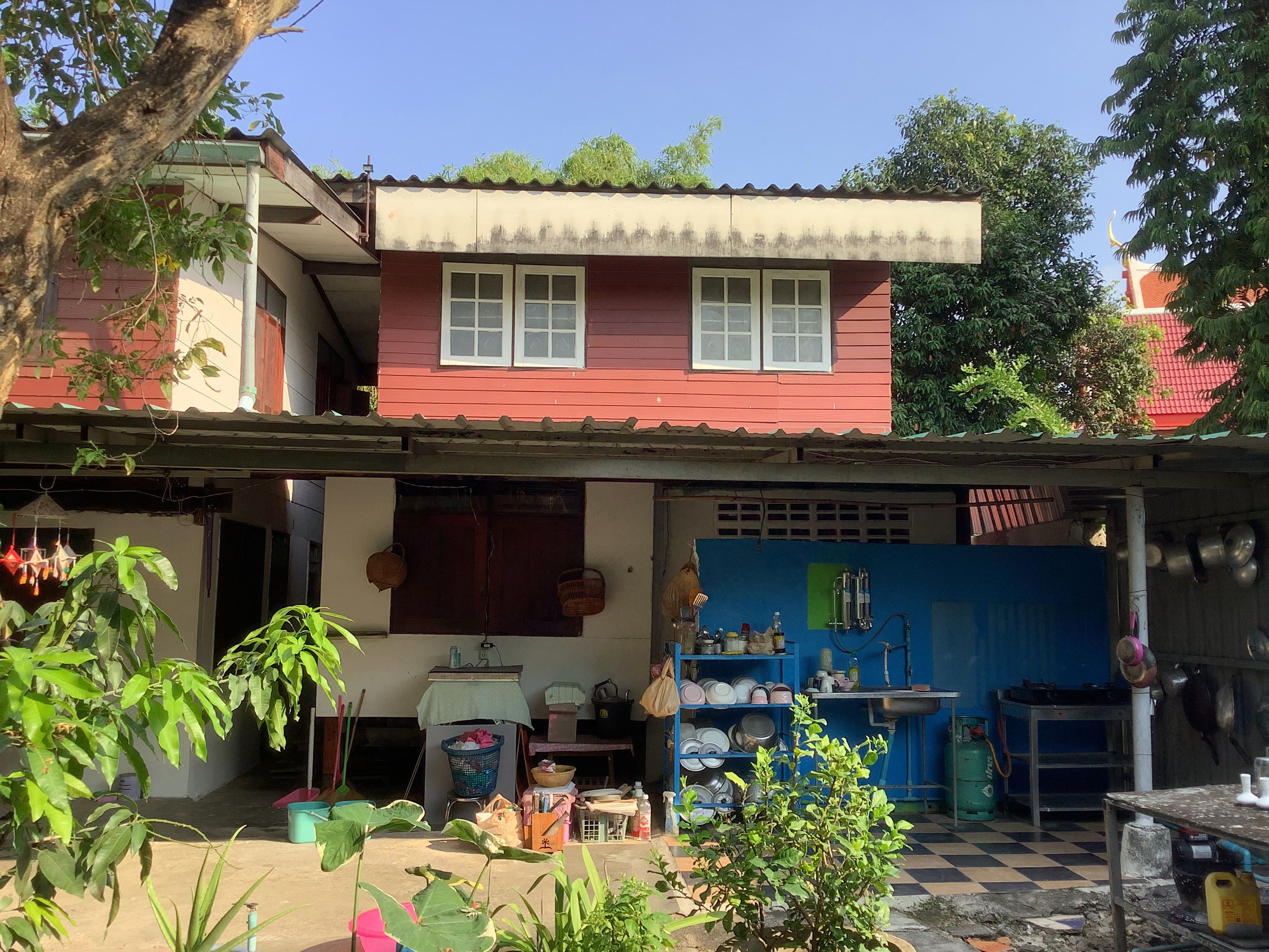 ขายที่ดินพร้อมบ้านไม้ อยู่เขตบางซื่อ เข้าได้หลายเส้นทาง