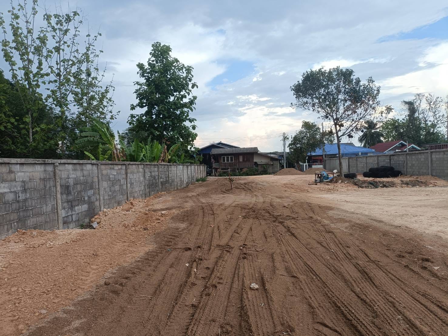 ขายที่ดินถมเเล้ว ว่างท้อ หลังหมู่บ้านธนทรัพย์