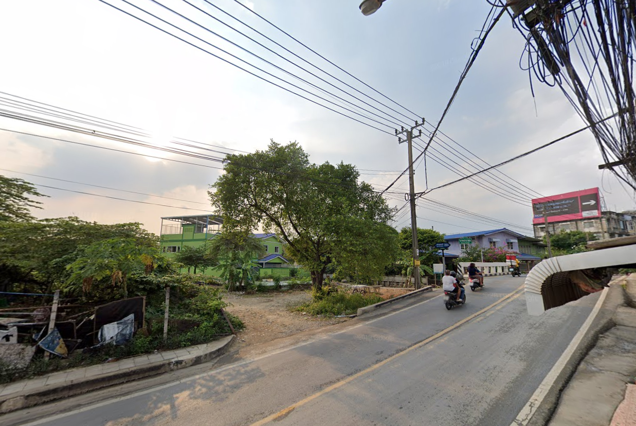 ขายที่ดินกรุงเทพฯ ภาษีเจริญ ที่ดินทำเลสวย ติดถนนสาธารณะ ใกล้แหล่งอำนวยความสบาย 1-1-84 ไร่.