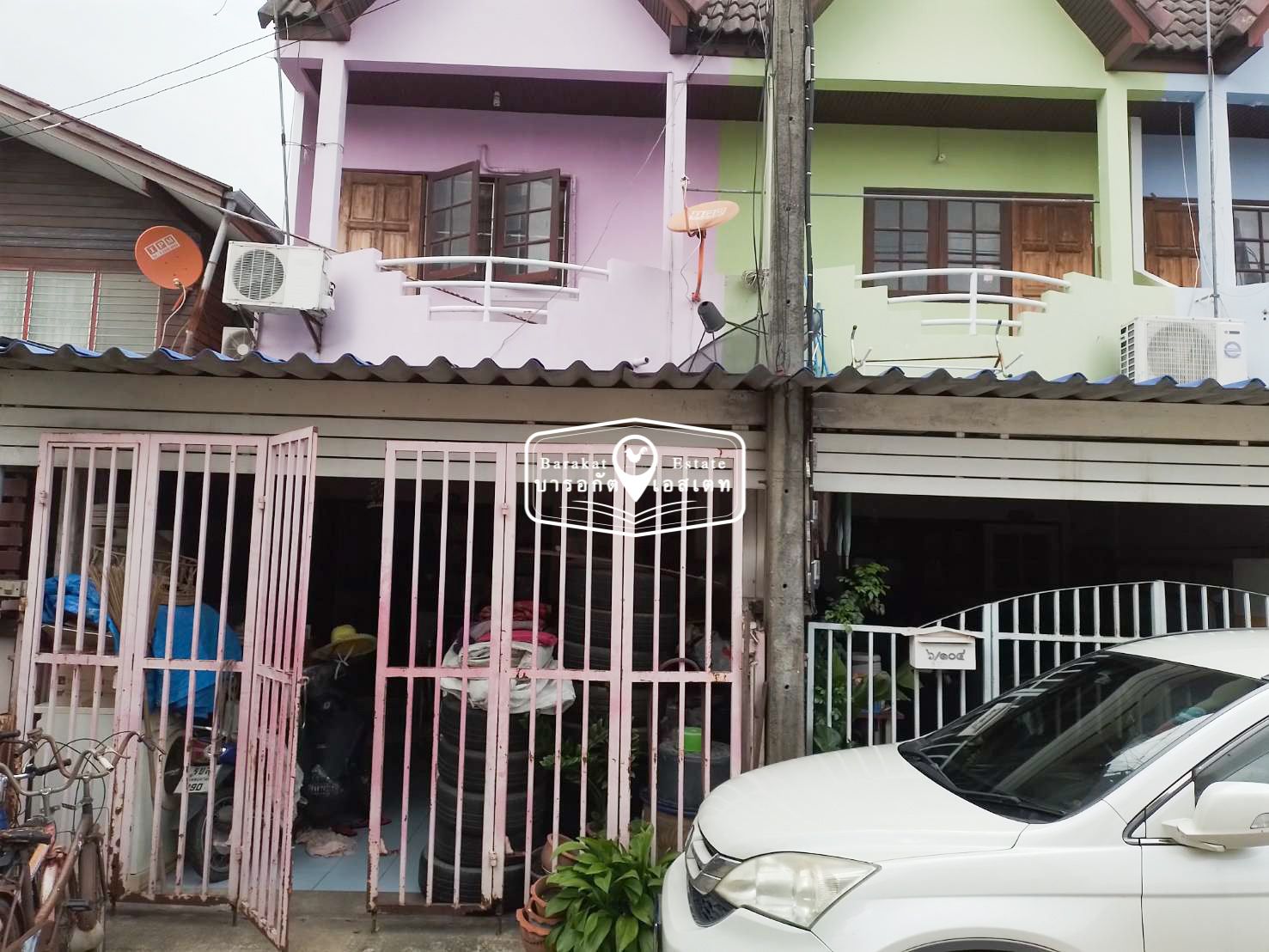 ทาวน์เฮ้าส์สวย 2 ชั้น 2 หลัง ใกล้สถานีรถไฟฟ้า BTS คูคต ปทุมธานี
