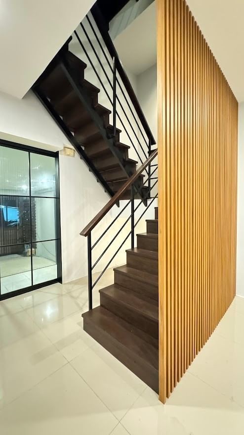 ขายทาวน์เฮ้าส์ 3 ชั้น รีโนเวทใหม่ พร้อมอยู่! 