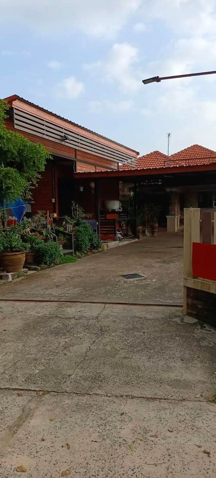 บ้านสองหลัง สภาพดี อุบลราชธานี 95.5 ตรว.