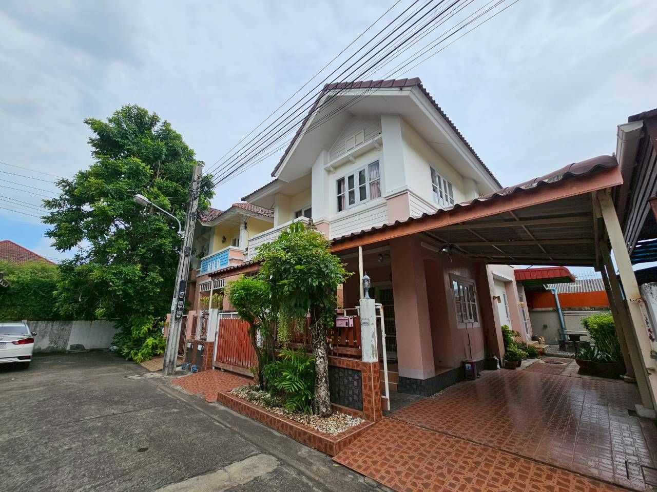 ขายด่วน!!! บ้านแฝด ต่อเติมพร้อมอยู่ ราคาพิเศษ หมู่บ้านเสนากรีนวิลล์ บางนา – เทพารักษ์