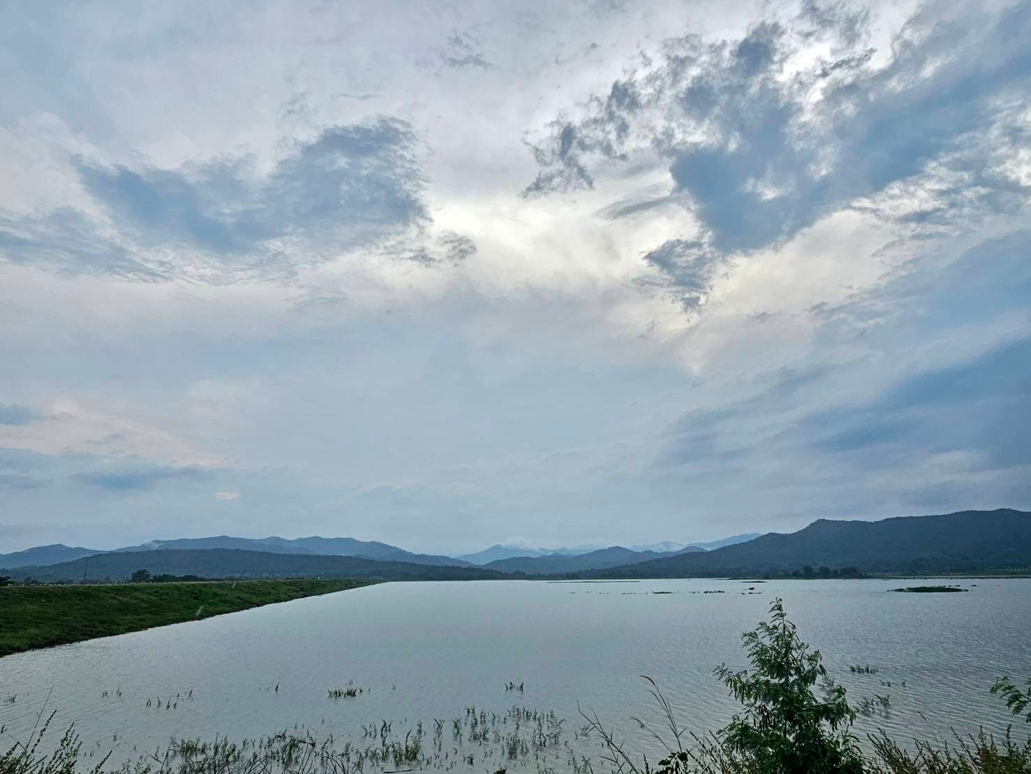 ที่ดินสวยวิวเขา & เขื่อนสวย  บรรยากาศดีใกล้ที่เที่ยว