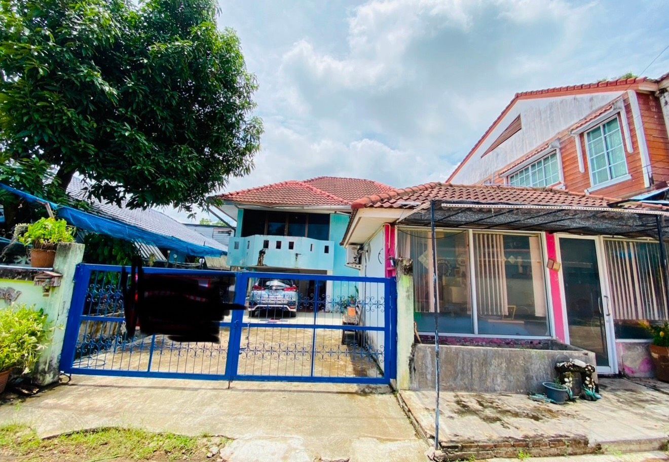 ขายบ้านกำแพงเพชร อำเภอเมือง ใกล้  สนามฟุตบอลฟ๊อกซ์ซิตี้เศรษฐีอริยทรัพย์  เลยศาลเจ้าพ่อหลักเมือง จังหวัดกำแพงเพชรติดโรงเรียนทรัพย์สถิตวิทยา