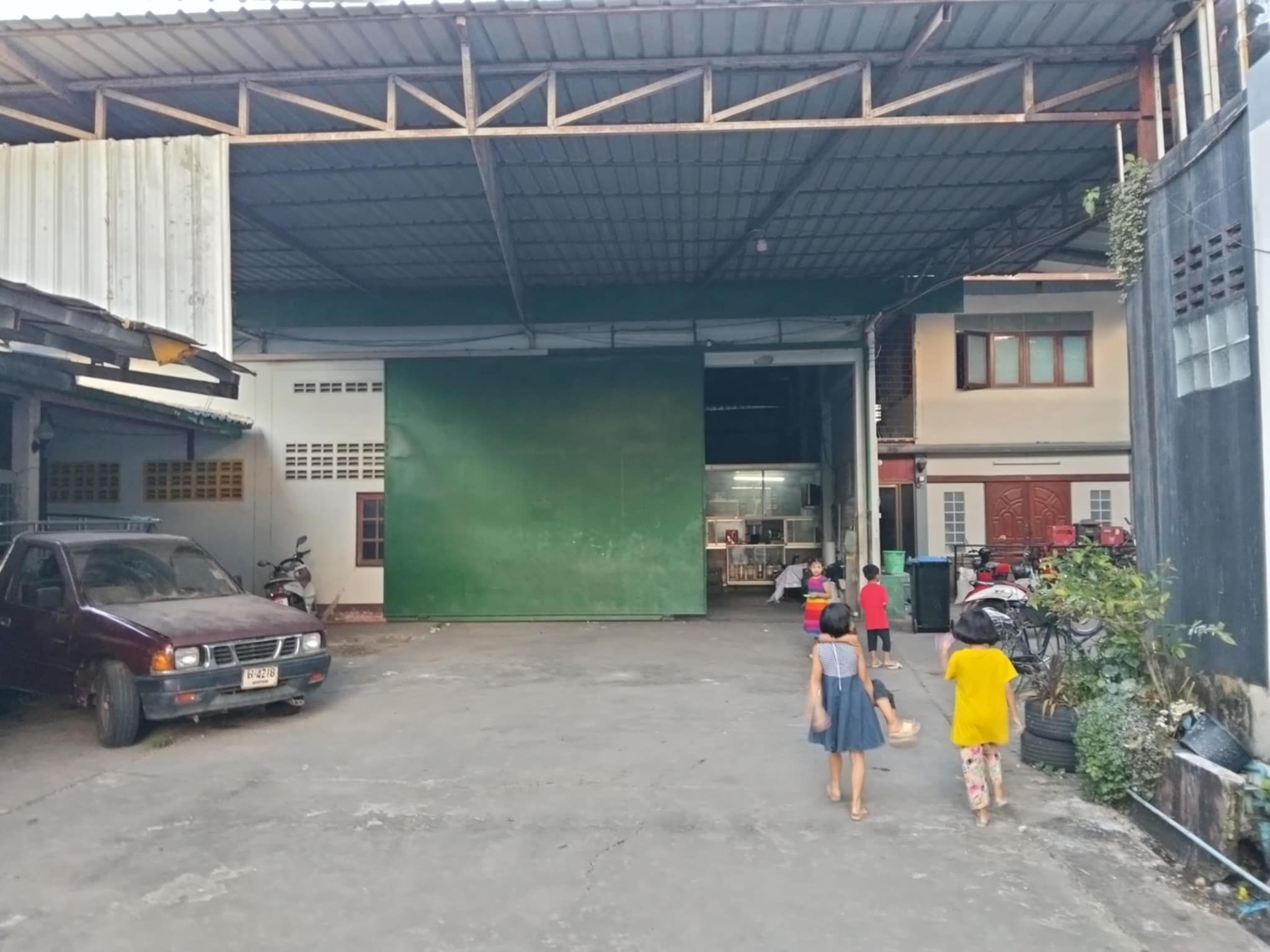 โกดังใหญ่พร้อมห้องพัก30ห้อง