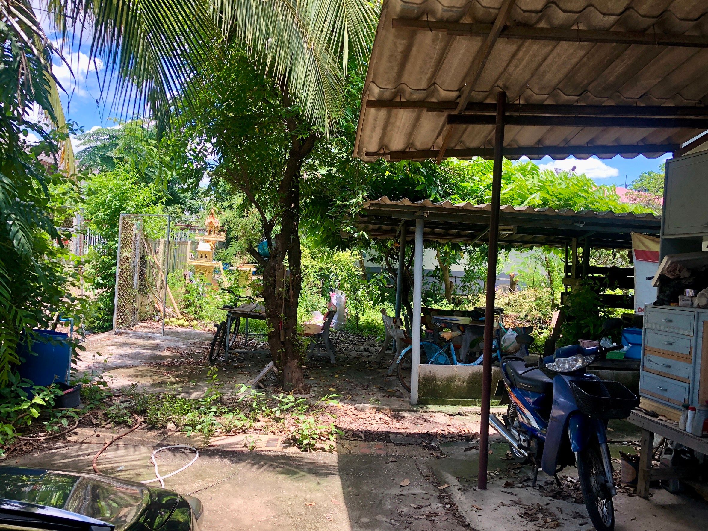 ขายบ้านพร้อมที่ดินนนทบุรี อำเภอบางบัวทอง ที่ตั้งบรรยากาศดี ใกล้ชิดชุมชน ไม่ไกลจากแหล่งออำนวยความสะดวกมาก น่าลงทุน 