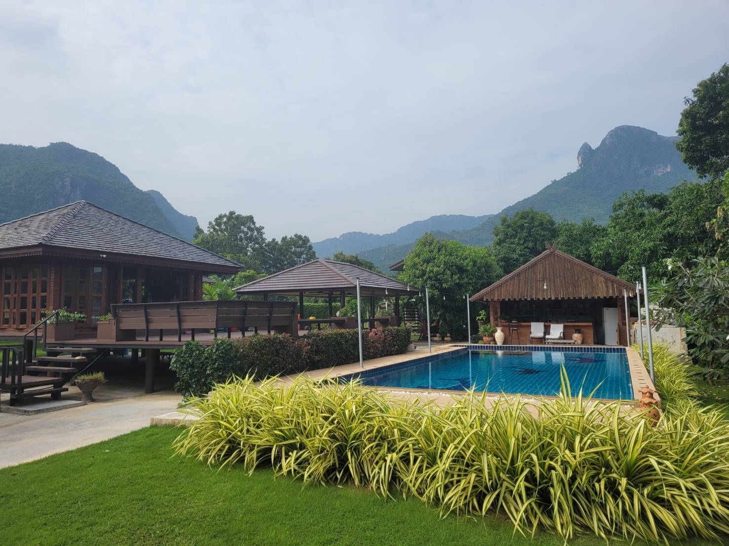 ขายบ้านพร้อมที่ดินมีสระว่ายน้ำ ติดภูเขา อากาศดีพร้อมธรรมชาติ ปราณบุรี สามร้อยยอด
