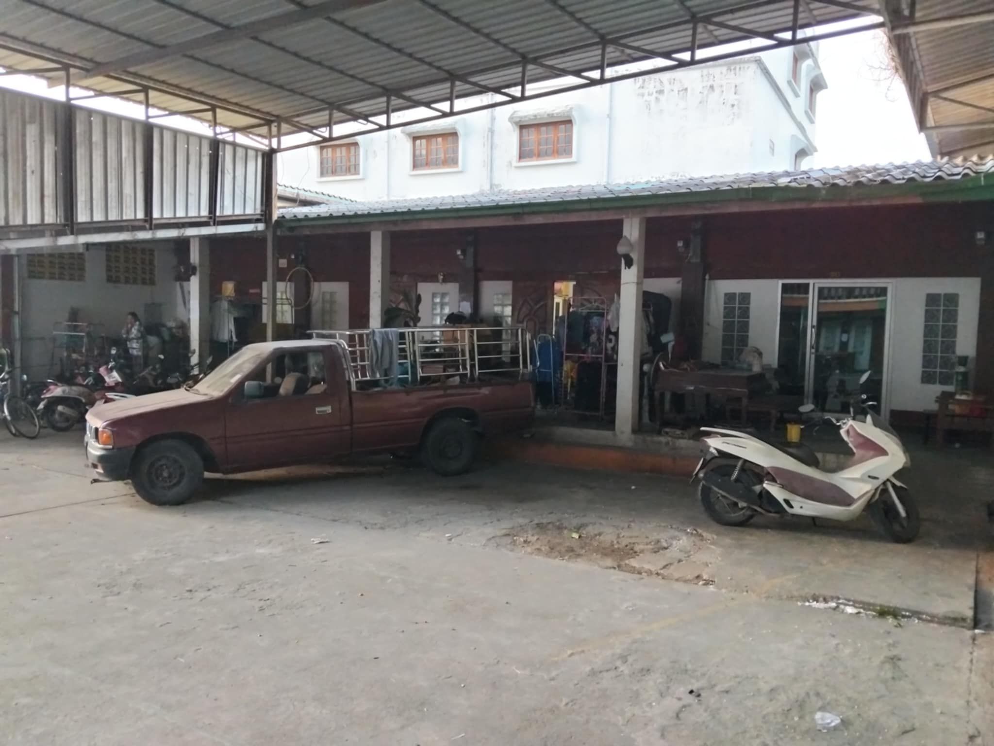 โกดังใหญ่พร้อมห้องพัก30ห้อง