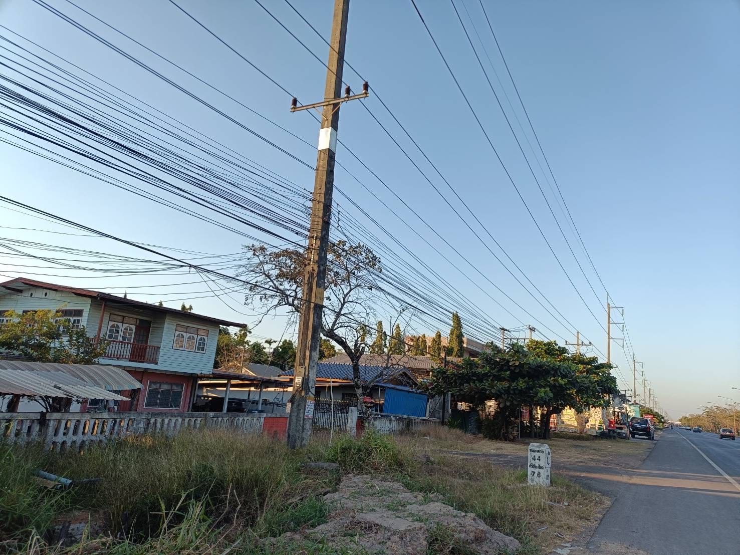 ขายบ้านอุดรธานี อำเภอเมืองฯ บ้านพร้อมที่ดินทำเลงาม ติดถนนสาธารณะ น่าลงทุน 0-3-1 ไร่.